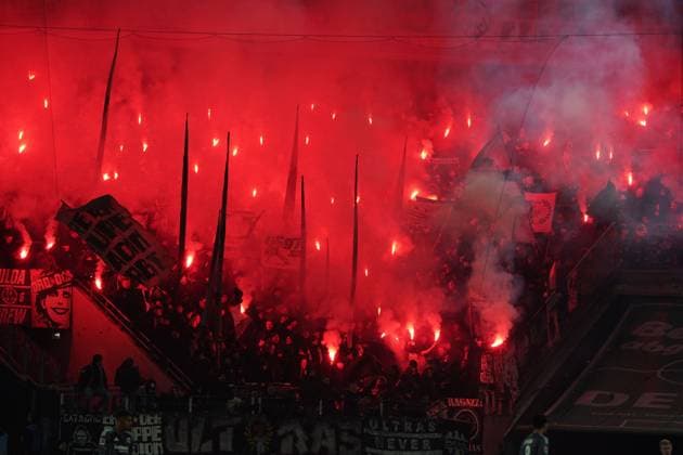 Fussball, 1.BL saison 2025 2026 1.FC Köln vs Eintracht Frankfurt , 22.11.2025, Rheinenergiestadion Köln, Eintracht Frankfurt ,Pyrotechnik, Feuerwerk copyright Gladys Chai von der Laage DFL regulations prohibit any use of photographs as image sequences and or quasi-video.