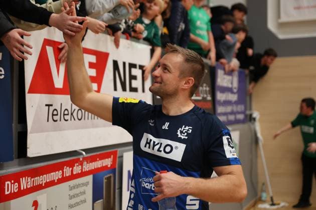 22.11.2025, Handball, Herren, 3. Liga, Staffel Süd-West, Saison 2025 2026, HG Saarlouis - TV Gelnhausen, Trainer Jörg Lützelberger (HG Saarlouis) Saarlouis Stadtgartenhalle Saarland Deutschland (DEU) Copyright: xSebastianxBachx