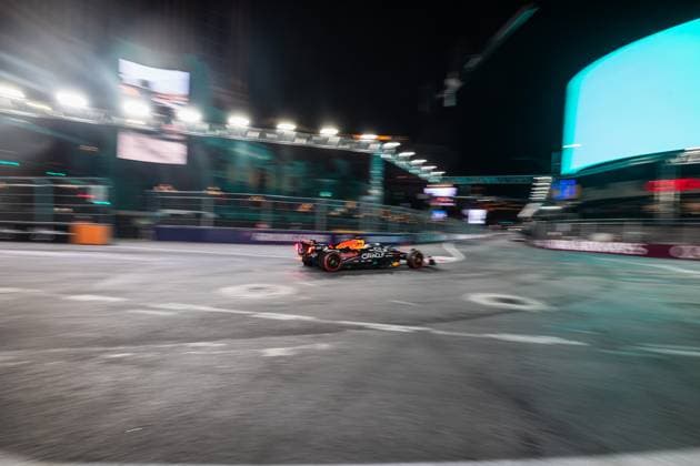 Formula 1 Heineken Las Vegas Grand Prix 2025 Thomas Cerato OVERTAKE MAXPPP - Las Vegas 22 11 2025 01 VERSTAPPEN Max (nld), Oracle Red Bull Racing, action at the Formula 1 Heineken Las Vegas Grand Prix 2025, the 22nd round of the 2025 FIA Formula 1 World Championship, WM, Weltmeisterschaft held on the Las Vegas Strip Circuit in Las Vegas, Nevada, United States, from 19 to 22 November 2025. Las Vegas Las Vegas Strip Circuit United States  Copyright: xOVERTAKE MAXPPPxThomasxCeratox OVT202511225138 OVT202511225138