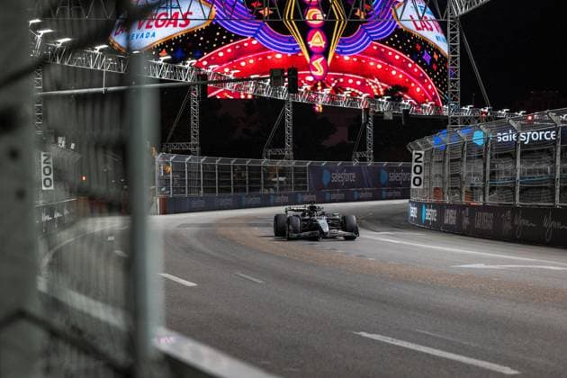 Formula 1 Heineken Las Vegas Grand Prix 2025 Thomas Cerato OVERTAKE MAXPPP - Las Vegas 22 11 2025 63 RUSSELL George (gbr), Mercedes-AMG PETRONAS F1 Team, action at the Formula 1 Heineken Las Vegas Grand Prix 2025, the 22nd round of the 2025 FIA Formula 1 World Championship, WM, Weltmeisterschaft held on the Las Vegas Strip Circuit in Las Vegas, Nevada, United States, from 19 to 22 November 2025. Las Vegas Las Vegas Strip Circuit United States  Copyright: xOVERTAKE MAXPPPxThomasxCeratox OVT202511225165 OVT202511225165