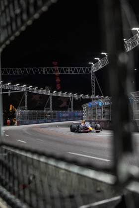 Formula 1 Heineken Las Vegas Grand Prix 2025 Thomas Cerato OVERTAKE MAXPPP - Las Vegas 22 11 2025 30 LAWSON Liam (nld), Visa Cash APP Racing Bulls, action at the Formula 1 Heineken Las Vegas Grand Prix 2025, the 22nd round of the 2025 FIA Formula 1 World Championship, WM, Weltmeisterschaft held on the Las Vegas Strip Circuit in Las Vegas, Nevada, United States, from 19 to 22 November 2025. Las Vegas Las Vegas Strip Circuit United States  Copyright: xOVERTAKE MAXPPPxThomasxCeratox OVT202511225167 OVT202511225167