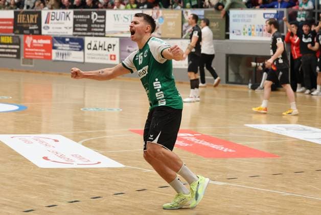22.11.2025, Handball, Herren, 3. Liga, Staffel Süd-West, Saison 2025 2026, HG Saarlouis - TV Gelnhausen, Yves Kunkel (HG Saarlouis) jubelt Saarlouis Stadtgartenhalle Saarland Deutschland (DEU) Copyright: xSebastianxBachx