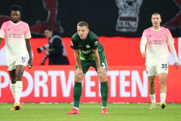 VfL vs. Leverkusen, 1. BL Wolfsburg, 22.11.2025, FUßBALL - VfL Wolfsburg vs. Bayer 04 Leverkusen, 1. BL, Saison 2025 26. Denis Vavro (VfL Wolfsburg) Wolfsburg