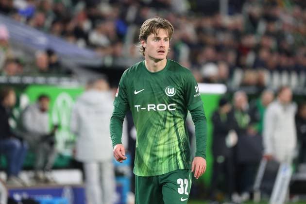 VfL vs. Leverkusen, 1. BL Wolfsburg, 22.11.2025, FUßBALL - VfL Wolfsburg vs. Bayer 04 Leverkusen, 1. BL, Saison 2025 26. Mattias Svanberg (VfL Wolfsburg) Wolfsburg