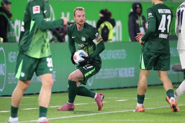 VfL vs. Leverkusen, 1. BL Wolfsburg, 22.11.2025, FUßBALL - VfL Wolfsburg vs. Bayer 04 Leverkusen, 1. BL, Saison 2025 26. Maximilian Arnold (VfL Wolfsburg) Wolfsburg