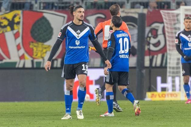 Gui Ramos (Hamburger SV) schaut enttaeuscht, FC Augsburg vs. Hamburger SV, Fussball, 1. Bundesliga, 11. Spieltag, 22.11.2025 DFB regulations prohibit any use of photographs as image sequences and or quasi-video Augsburg Bayern Deutschland