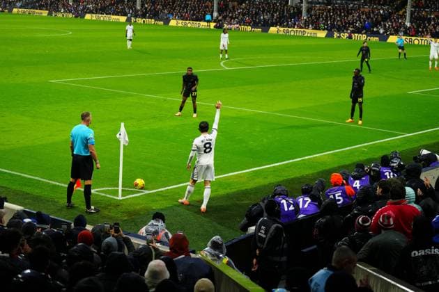 Harry Wilson of Fulham signals before taking a corner Fulham v Sunderland, Premier League, Football, Craven Cottage, London, UK - 22 Nov 2025London Craven Cottage United Kingdom EDITORIAL USE ONLY No use with unauthorised audio, video, data, fixture lists, club league logos or live services. Online in-match use limited to 120 images, no video emulation. No use in betting, games or single club league player publications. Copyright: xJavierxGarcia Shutterstockx 15860647ds