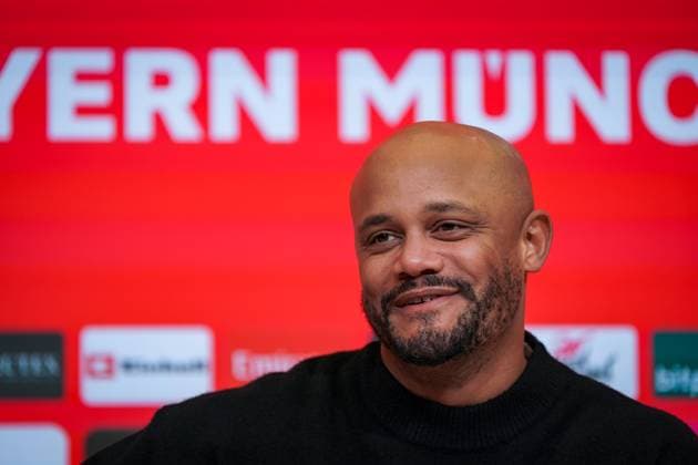 Deutschland: Fussball Bundesliga 2025 26, 11. Spieltag - FC Bayern vs SC Freiburg - Allianz-Arena (München): Vincent Kompany (Trainer, FC Bayern München) Copyright: xJOERANxSTEINIEKx