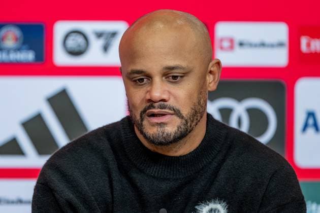 Vincent Kompany (Chef-Trainer, FC Bayern Muenchen) bei der Pressekonferenz nach dem Spiel Portrait Portraet GER, FC Bayern Muenchen vs. SC Freiburg, Fussball, Bundesliga, 11. Spieltag, Spielzeit 2025 2026, 22.11.2025. (DFL DFB REGULATIONS PROHIBIT ANY USE OF PHOTOGRAPHS as IMAGE SEQUENCES and or QUASI-VIDEO). GER, FC Bayern Muenchen vs. SC Freiburg, Fussball, Bundesliga, 11. Spieltag, Spielzeit 2025 2026, 22.11.2025. Muenchen Copyright: xEibner-Pressefoto HeikexFeinerx EP_HFR