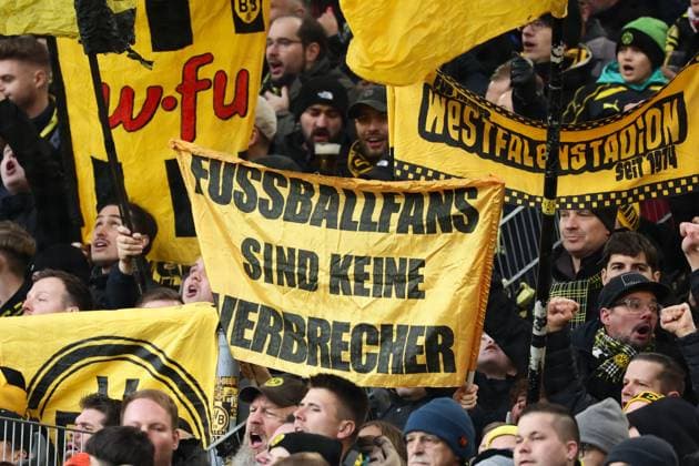 Dortmund, Signal Iduna Park, 22.11.25, GER, Herren, 1. Bundesliga, Saison 2025 - 2026, Borussia Dortmund - VfB Stuttgart, Banner BVB Fans DFB DFL REGULATIONS PROHIBIT ANY USE OF PHOTOGRAPHS AS IMAGE SEQUENCES AND OR QUASI-VIDEO. Copyright: JoachimxBywaletz xJB-Sportfoto