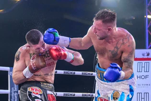 v.l.: Mateusz Tryc, Artur Reis, GER, Chemnitz, SES Boxgala, im Kraftverkehr Chemnitz, WBO Europe Championship - Light Heavyweight - Artur Reis (Wolfsburg) vs Mateusz Tryc (Poland), 22.11.2025, *** v l Mateusz Tryc, Artur Reis, GER, Chemnitz, SES Boxgala, im Kraftverkehr Chemnitz, WBO Europe Championship Light Heavyweight Artur Reis Wolfsburg vs Mateusz Tryc Poland , 22 11 2025, Copyright: HMBxMedia UwexKoch