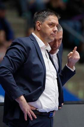 v.l. Head-Coach Sasa Filipovski (Fitness First Wuerzburg Baskets) and Co-Trainer Dejan Mihevic (Fitness First Wuerzburg Baskets), 22.11.2025, Basketball, BBL, Frankfurt Skyliners vs. Fitness First Wuerzburg Baskets, GER, Frankfurt, Suewag Energie ARENA. Copyright: HMBxMedia xHeikoxBecker