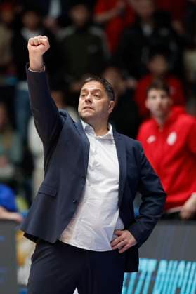v.l. Head-Coach Sasa Filipovski (Fitness First Wuerzburg Baskets), 22.11.2025, Basketball, BBL, Frankfurt Skyliners vs. Fitness First Wuerzburg Baskets, GER, Frankfurt, Suewag Energie ARENA. Copyright: HMBxMedia xHeikoxBecker
