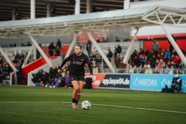 22.11.25, Frauen, Fussball, Google Pixel Frauen Bundesliga, Saison 2025 2026, Bayer 04 Leverkusen - SGS Essen, 11. Spieltag Julia Mickenhagen ( 18 - Bayer 04 Leverkusen) Leverkusen Ulrich-Haberland-Stadion NRW Deutschland