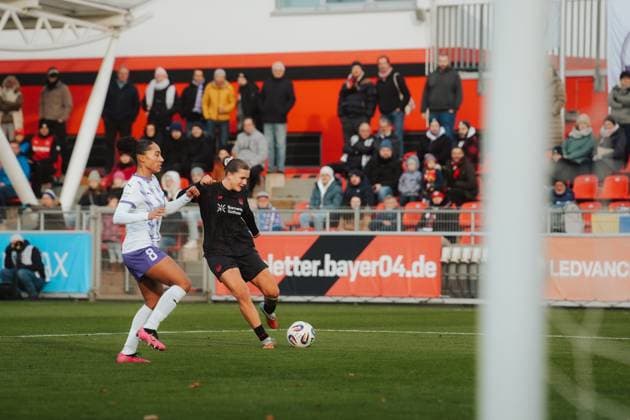 22.11.25, Frauen, Fussball, Google Pixel Frauen Bundesliga, Saison 2025 2026, Bayer 04 Leverkusen - SGS Essen, 11. Spieltag Julia Mickenhagen ( 18 - Bayer 04 Leverkusen) Abschluss Leverkusen Ulrich-Haberland-Stadion NRW Deutschland