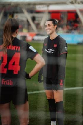 22.11.25, Frauen, Fussball, Google Pixel Frauen Bundesliga, Saison 2025 2026, Bayer 04 Leverkusen - SGS Essen, 11. Spieltag Selina Ostermeier ( 2 - Bayer 04 Leverkusen) Lachen Leverkusen Ulrich-Haberland-Stadion NRW Deutschland