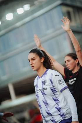 22.11.25, Frauen, Fussball, Google Pixel Frauen Bundesliga, Saison 2025 2026, Bayer 04 Leverkusen - SGS Essen, 11. Spieltag Laureta Elmazi ( 11 - SGS Essen) Leverkusen Ulrich-Haberland-Stadion NRW Deutschland