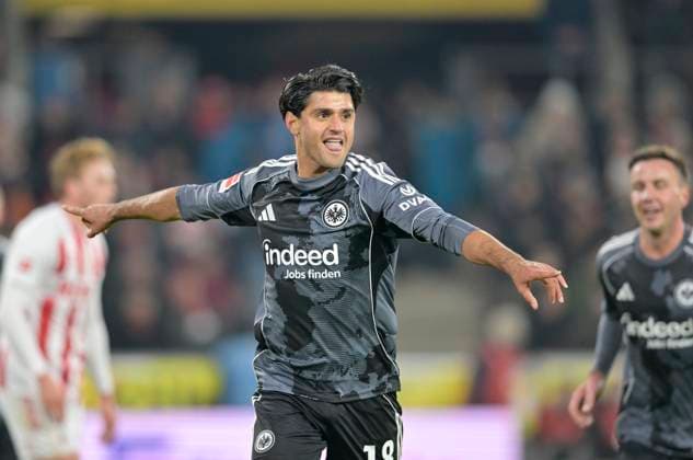 Jubel Mahmoud Dahoud (Eintracht Frankfurt) nach seinem Tor zum 1:2. Fussball 1. Bundesliga, 11.Spieltag, 1. FC Koeln - Eintracht Frankfurt 3:4, am 22.11.2025 in Koeln Deutschland. DFL regulations prohibit any use of photographs as image sequences and or quasi-video Â