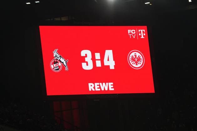 Fussball, 1.BL saison 2025 2026 1.FC Köln vs Eintracht Frankfurt , 22.11.2025, Rheinenergiestadion Köln, 3:4 Spielstand, Ergebnis copyright Gladys Chai von der Laage DFL regulations prohibit any use of photographs as image sequences and or quasi-video.