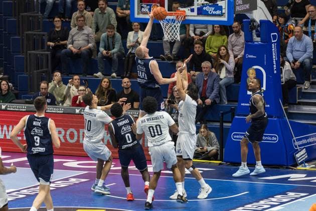 GER, easy-Credit Basketball-Bundesliga, Syntainics MBC - MLP Academics Heidelberg. 22.11.2025, Stadthalle, Weißenfels, GER, easy-Credit Basketball-Bundesliga, Syntainics MBC - MLP Academics Heidelberg. Collin Welp (Syntainics MBC, 40) Â Foto Alexander Trienitz Weißenfels Stadthalle Sachsen-Anhalt Deutschland
