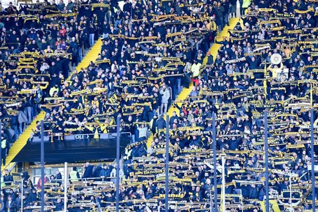 Die Aachener Fanecke, Fans, Publikum, Zuschauer, Stimmung, Atmosphäre, Stadion, 22.11.2025, Aachen (Deutschland), Fussball, 3. Liga, TSV Alemannia Aachen - Jahn Regensburg, Fussball, 3. Liga, TSV Alemannia Aachen - Jahn Regensburg, DFB DFL REGULATIONS PROHIBIT ANY USE OF PHOTOGRAPHS AS IMAGE SEQUENCES AND OR QUASI-VIDEO.