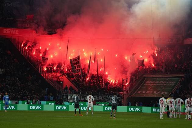 Fussball, 1.BL saison 2025 2026 1.FC Köln vs Eintracht Frankfurt , 22.11.2025, Rheinenergiestadion Köln, Eintracht Frankfurt Fans Pyrotechnik, copyright Gladys Chai von der Laage DFL regulations prohibit any use of photographs as image sequences and or quasi-video.