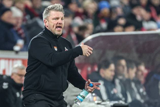 1. Bundesliga - 25 26 - 1. FC Köln - Eintracht Frankfurt am 22.11.2025 im RheinEnergieSTADION in Köln Trainer Lukasz Kwasniok (Koeln) gestikuliert