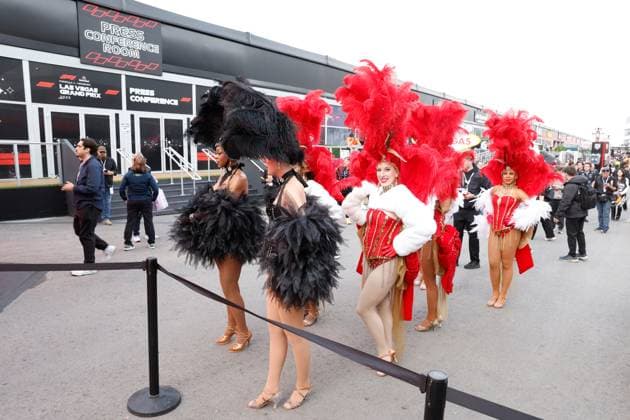 LAS VEGAS, NV - NOVEMBER 22: Showgirls line up prior to the the Formula 1 Las Vegas Grand Prix on November 22, 2025 on the Las Vegas Strip Circuit in Las Vegas, Nevada.(Photo by Jeff Speer Icon Sportswire) AUTO: NOV 22 F1 Las Vegas Grand Prix EDITORIAL USE ONLY Icon2511220131