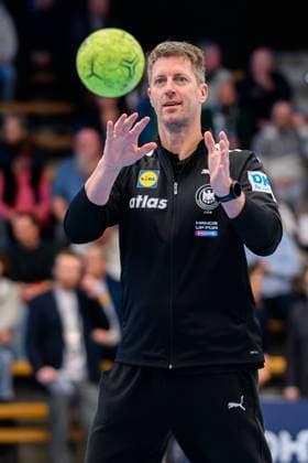 Handball, Frauen Laenderspiel - Deutschland - Schweiz Trainer Markus Gaugisch (Deutschland) Goeppeingen EWS Arena Deutschland