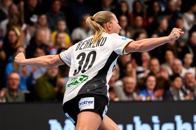 Handball, Frauen Laenderspiel - Deutschland - Schweiz Jenny Behrend (Deutschland) Jubel Freude Emotion Torjubel Torschuetze Torschütze Goeppeingen EWS Arena Deutschland