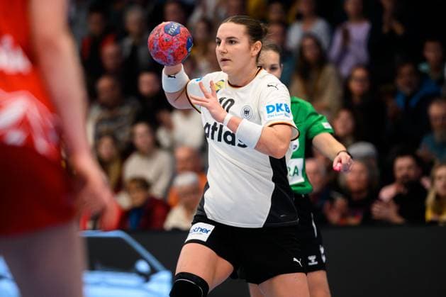 Handball, Frauen Laenderspiel - Deutschland - Schweiz Mareike Thomaier (Deutschland) Goeppeingen EWS Arena Deutschland