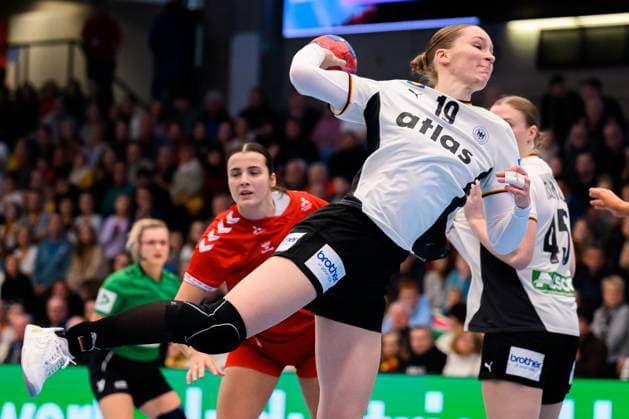 Handball, Frauen Laenderspiel - Deutschland - Schweiz Nieke Kühne Kuehne (Deutschland) Goeppeingen EWS Arena Deutschland