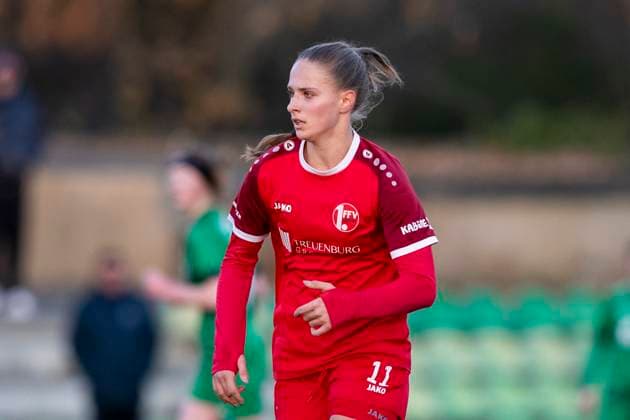 Regionalliga Nordost Frauen: SV Eintracht Leipzig-Süd vs. 1. FFV Erfurt; Leipzig; 22.11.2025 Neele Gast ( 11; 1. FFV Erfurt) Regionalliga Nordost Frauen: SV Eintracht Leipzig-Süd vs. 1. FFV Erfurt; Südkampfbahn Leipzig Großfeld 1; 22.11.2025 Copyright: xBEAUTIFULxSPORTS Duehringx