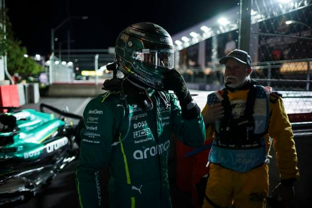 F1 - LAS VEGAS GRAND PRIX 2025 18 STROLL Lance (can), Aston Martin F1 Team AMR25, action, retirement after lap 1 contact during the 2025 Formula 1 Las Vegas Grand Prix, 22th round of the 2025 FIA Formula One World Championship, WM, Weltmeisterschaft from November 21 to 23, 2025 on the Las Vegas Strip Circuit, in Paradise, Nevada, United States of America - ParadiseUnited States Copyright: xEricxAlonsox