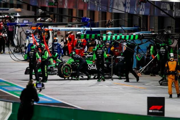 F1 - LAS VEGAS GRAND PRIX 2025 05 BORTOLETO Gabriel (bra), Stake F1 Team Kick C45, action retirement during the 2025 Formula 1 Las Vegas Grand Prix, 22th round of the 2025 FIA Formula One World Championship, WM, Weltmeisterschaft from November 21 to 23, 2025 on the Las Vegas Strip Circuit, in Paradise, Nevada, United States of America - ParadiseUnited States  Copyright: xJoaoxFilipex