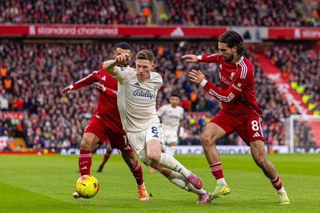 (251123) -- LONDON, Nov. 23, 2025 -- Nottingham Forest s Elliot Anderson (C) is challenged by Liverpool s Mohamed Salah (L) and Dominik Szoboszlai (R) during the English Premier League match between Liverpool FC and Nottingham Forest FC in Liverpool, Britain, on Nov. 22, 2025. FOR EDITORIAL USE ONLY. NOT FOR SALE FOR MARKETING OR ADVERTISING CAMPAIGNS. NO USE WITH UNAUTHORIZED AUDIO, VIDEO, DATA, FIXTURE LISTS, CLUB LEAGUE LOGOS OR LIVE SERVICES. ONLINE IN-MATCH USE LIMITED TO 45 IMAGES, NO VIDEO EMULATION. NO USE IN BETTING, GAMES OR SINGLE CLUB LEAGUE PLAYER PUBLICATIONS. (SP)BRITAIN-LONDON-FOOTBALL-ENGLISH PREMIER LEAGUE-LIVERPOOL VS NOTTINGHAM FOREST LixYing 