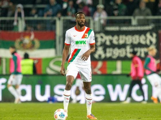 Augsburgs 5 Chritslain Iris Aurel MATSIMA. Fussball: Augsburg - Hamburg 1:0. Fußball Bundesliga, FC Augsburg - Hamburger SV, 11. Spieltag, Saison 2025-2026, am 22.11.2025 in Augsburg, W W K A R E N A, Deutschland. Quelle Copyright Credit : Oryk HAIST