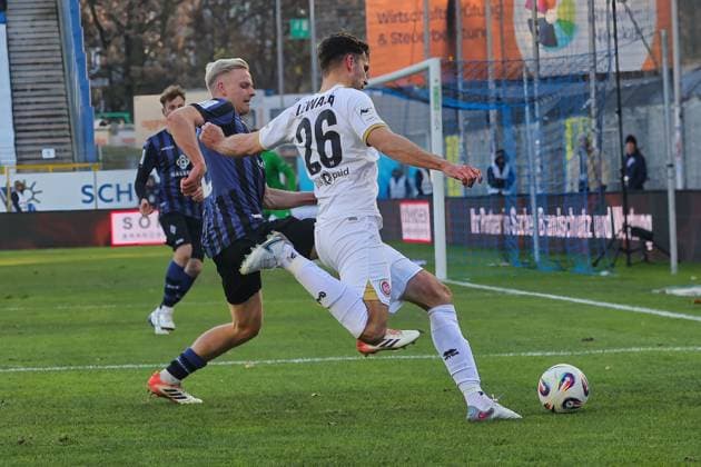 v.li. Janne Sietan (SV Waldhof Mannheim, 22), Jakob Lewald (SV Waldhof Mannheim II, 26). GER, SV Waldhof Mannheim gegen SV Wehen Wiesbaden, Fussball, 3.Liga, 15.Spieltag, Spielzeit 2025 2026, 22.11.2025. (DFL DFB REGULATIONS PROHIBIT ANY USE OF PHOTOGRAPHS as IMAGE SEQUENCES and or QUASI-VIDEO). GER,SV Waldhof Mannheim gegen SV Wehen Wiesbaden, Fussball, 3.Liga, 15.Spieltag, Spielzeit 2025 2026, 22.11.2025. Mannheim Copyright: xEibner-Pressefoto JoergxHirschx EP_JHH