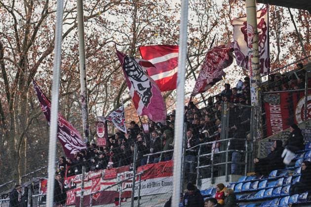 Fanblock vom SV Wehen Wiesbaden GER, SV Waldhof Mannheim gegen SV Wehen Wiesbaden, Fussball, 3.Liga, 15.Spieltag, Spielzeit 2025 2026, 22.11.2025. (DFL DFB REGULATIONS PROHIBIT ANY USE OF PHOTOGRAPHS as IMAGE SEQUENCES and or QUASI-VIDEO). GER,SV Waldhof Mannheim gegen SV Wehen Wiesbaden, Fussball, 3.Liga, 15.Spieltag, Spielzeit 2025 2026, 22.11.2025. Mannheim Copyright: xEibner-Pressefoto JoergxHirschx EP_JHH