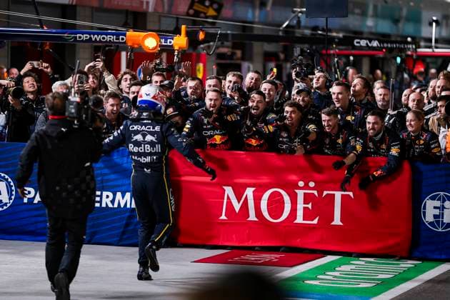 F1 - LAS VEGAS GRAND PRIX 2025 VERSTAPPEN Max (ned), Red Bull Racing RB21, portrait celebrating his win during the 2025 Formula 1 Las Vegas Grand Prix, 22th round of the 2025 FIA Formula One World Championship, WM, Weltmeisterschaft from November 21 to 23, 2025 on the Las Vegas Strip Circuit, in Paradise, Nevada, United States of America - ParadiseUnited States  Copyright: xXavixBonillax