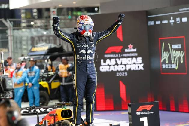 Winner, Sieger, Max Verstappen (Oracle Red Bull Racing 1), Grosser Preis von Las Vegas, Motorsport, Herren, Formel 1, Rennen, 22.11.2025 Las Vegas Nevada USA