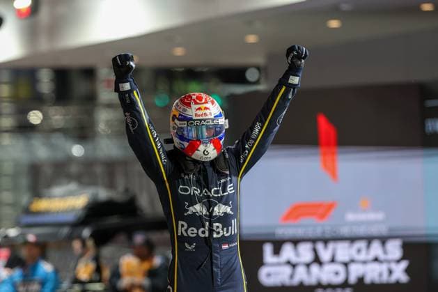 Winner, Sieger, Max Verstappen (Oracle Red Bull Racing 1), Grosser Preis von Las Vegas, Motorsport, Herren, Formel 1, Rennen, 22.11.2025 Las Vegas Nevada USA