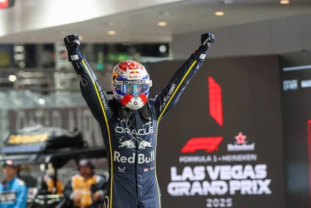 Winner, Sieger, Max Verstappen (Oracle Red Bull Racing 1), Grosser Preis von Las Vegas, Motorsport, Herren, Formel 1, Rennen, 22.11.2025 Las Vegas Nevada USA