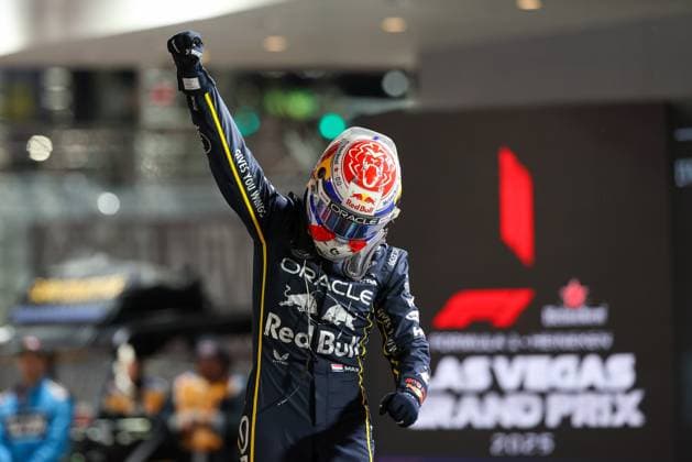 Winner, Sieger, Max Verstappen (Oracle Red Bull Racing 1), Grosser Preis von Las Vegas, Motorsport, Herren, Formel 1, Rennen, 22.11.2025 Las Vegas Nevada USA