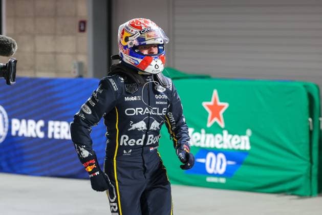 Winner, Sieger, Max Verstappen (Oracle Red Bull Racing 1) sprintet zu seinem Team, Grosser Preis von Las Vegas, Motorsport, Herren, Formel 1, Rennen, 22.11.2025 Las Vegas Nevada USA