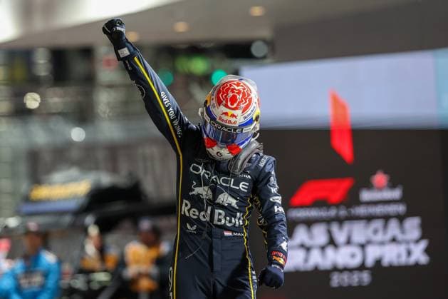 Winner, Sieger, Max Verstappen (Oracle Red Bull Racing 1), Grosser Preis von Las Vegas, Motorsport, Herren, Formel 1, Rennen, 22.11.2025 Las Vegas Nevada USA