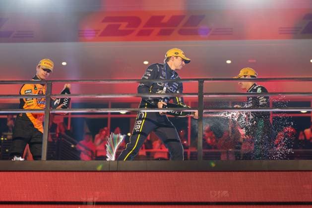 Champagnerdusche zwischen Winner, Sieger, Max Verstappen (Oracle Red Bull Racing 1), 2 Platz Lando Norris (McLaren Formula 1 Team), 3 Platz George Russell (Mercedes-AMG Petronas 63), Grosser Preis von Las Vegas, Motorsport, Herren, Formel 1, Rennen, 22.11.2025 Las Vegas Nevada USA