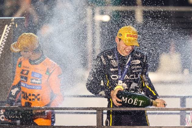 November 22, 2025: Oracle Red Bull Racing, Honda RBPT driver Max Verstappen (1) celebrates with Moet after winning the Formula One Heineken Las Vegas Grand Prix 2025 on the Las Vegas Street Circuit in Las Vegas, NV. CSM. Las Vegas United States of America - ZUMAc04_ 20251122_zma_c04_505 Copyright: xChristopherxTrimx