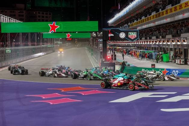 Start, Charles Leclerc (Scuderia Ferrari HP 16), Grosser Preis von Las Vegas, Motorsport, Herren, Formel 1, Rennen, 22.11.2025 Las Vegas Nevada USA