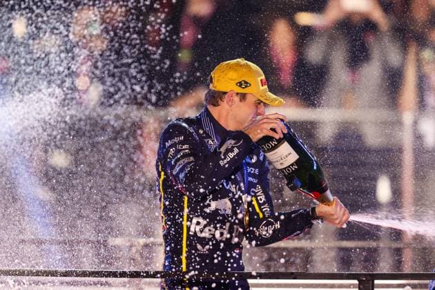 November 22, 2025: Oracle Red Bull Racing, Honda RBPT driver Max Verstappen (1) celebrates with Moet after winning the Formula One Heineken Las Vegas Grand Prix 2025 on the Las Vegas Street Circuit in Las Vegas, NV. CSM. Las Vegas United States of America - ZUMAc04_ 20251122_zma_c04_520 Copyright: xChristopherxTrimx